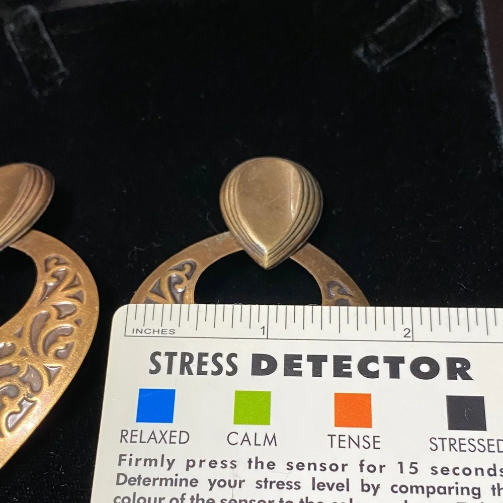 Elegant vintage pressed tin dangling Teardrop pierced Earrings - Picture 5 of 12
